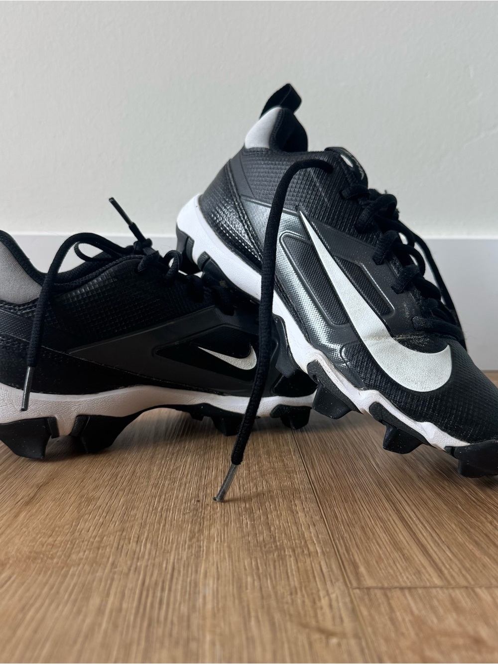 Nike Kids Black and White Soccer Cleats - Durable Traction